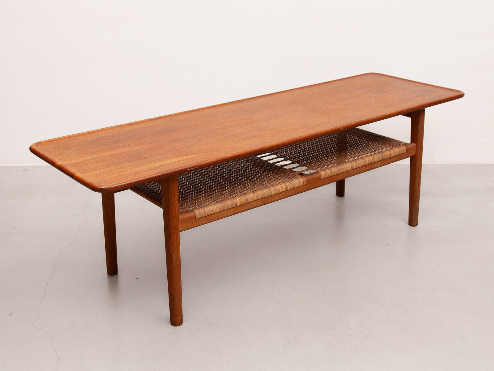 A midcentury design from Hans J. Wegner model AT-10 coffee table for Andreas Tuck in Denmark, 1950s. 