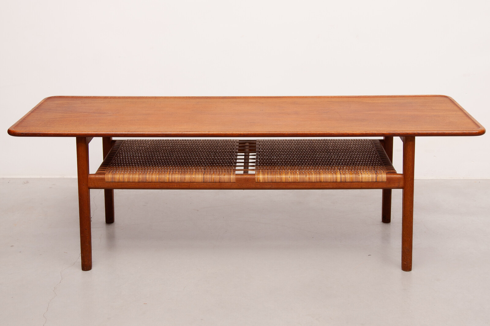 A midcentury design from Hans J. Wegner model AT-10 coffee table for Andreas Tuck in Denmark, 1950s. 