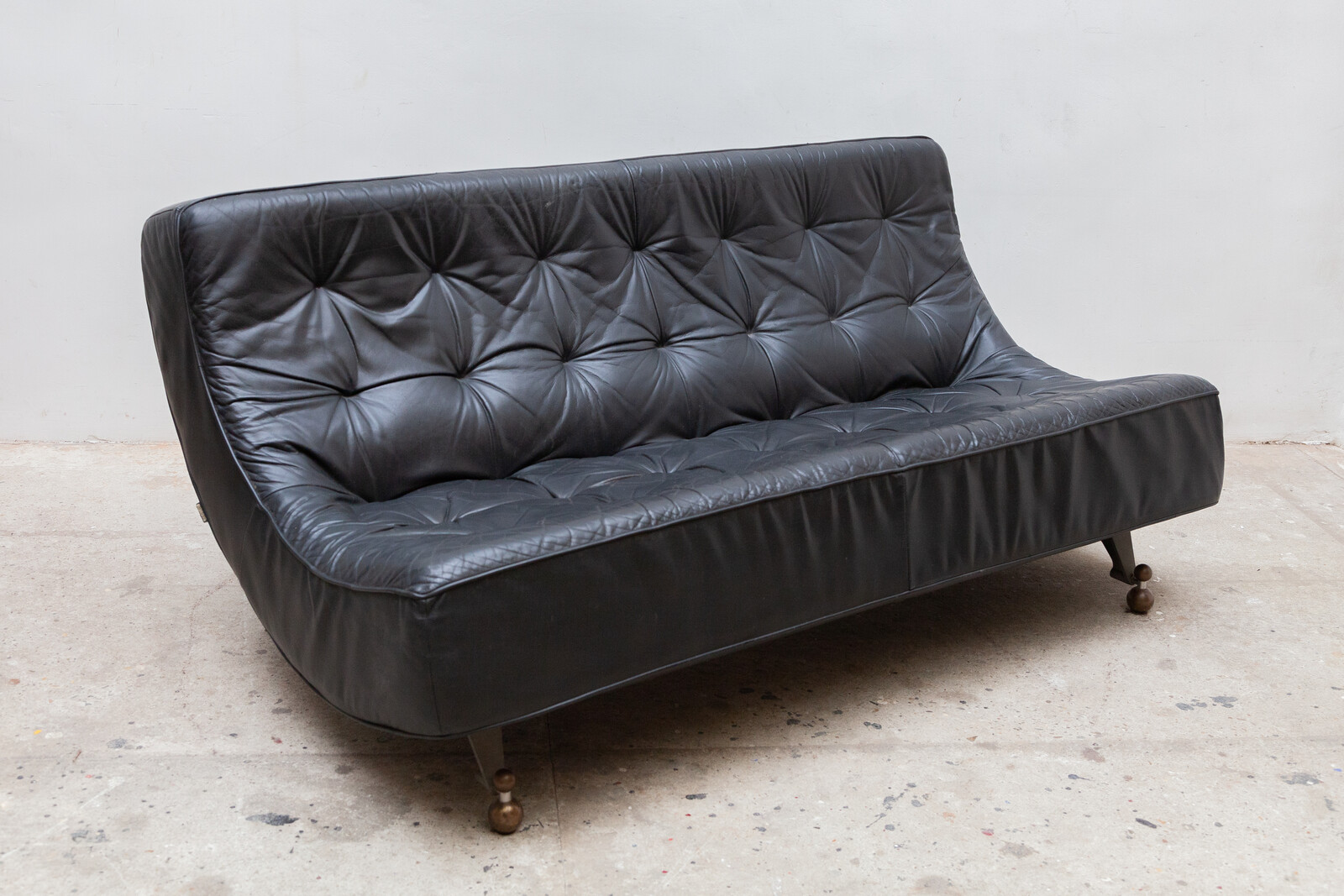 Leather Items by Montis 1980s, Gerard - Akanthos - - Tufted van Berg Netherlands European DECORATIVE den & Recent Interiors Sofa Black Eclectic ANTIQUES Added